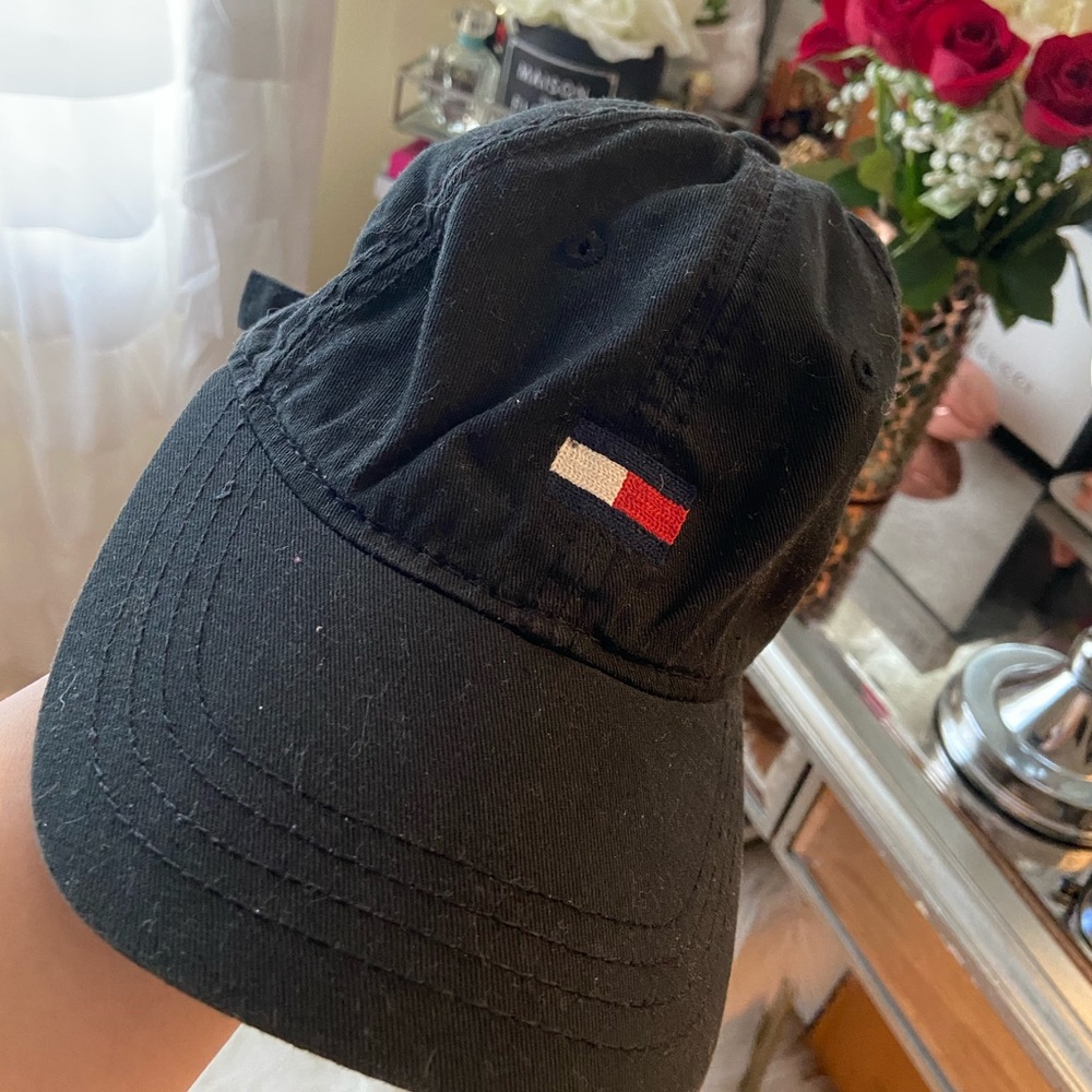 Tommy Hilfiger hat